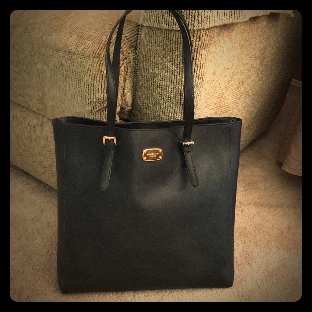 Michael Kors Jet Set Travel NS black leather tote